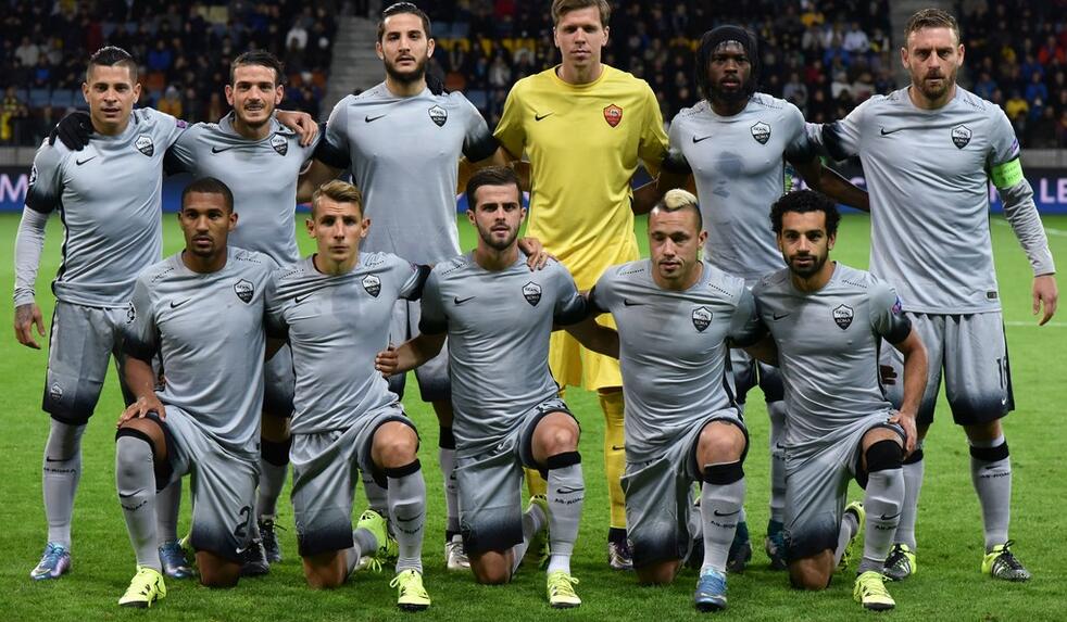 用左脚作势 用左脚作势